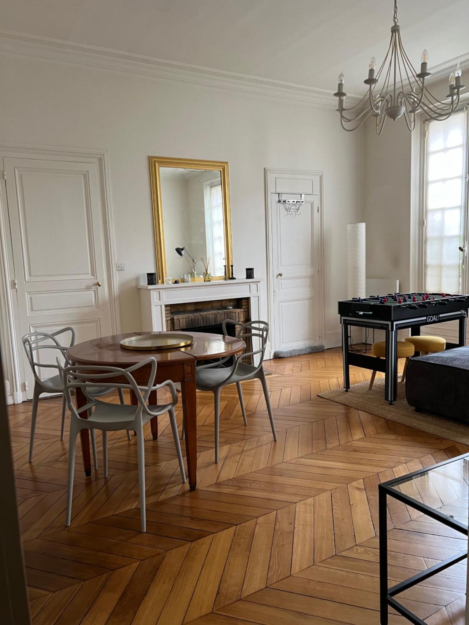 Grand Studio Lumineux En Plein Coeur De Wersal Zewnętrze zdjęcie